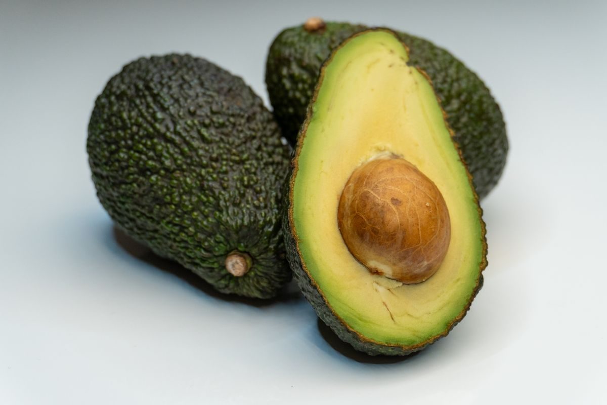 Avokado til baby skal være moden og myk. Den er et godt fettvalg, men ingen jernkilde.
